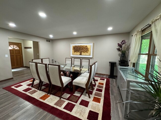 Building Photo - 5855 Thatcher Dr