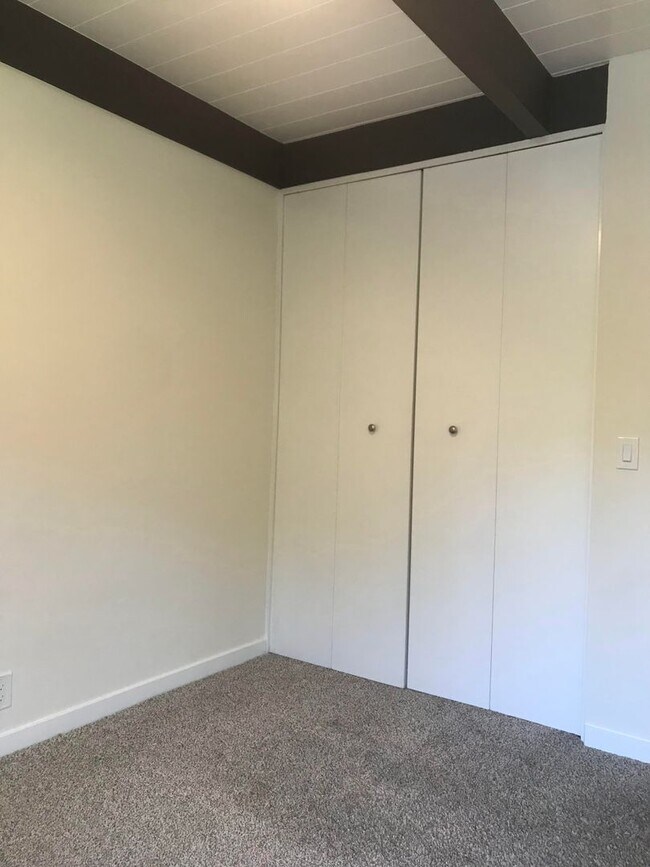 Building Photo - Tranquil and Remodeled 2BR/1BA Updated Uni...