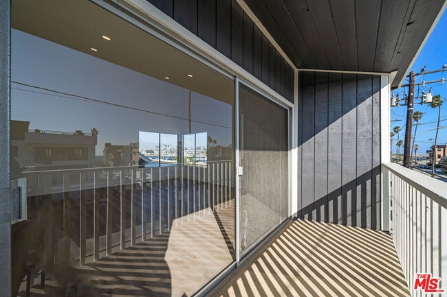 Building Photo - 6821 E Ocean Blvd