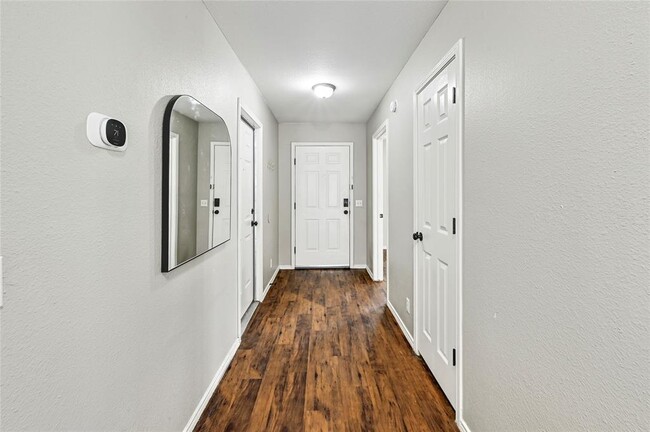 Building Photo - 6813 Sabrina Dr