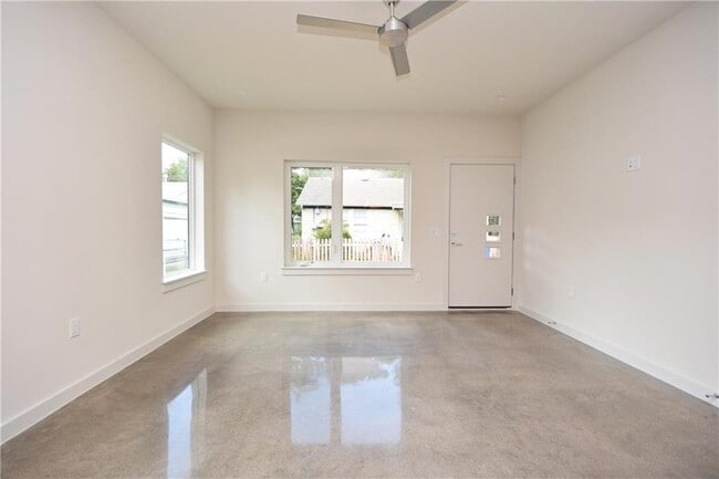Building Photo - 5405 Sunshine Dr