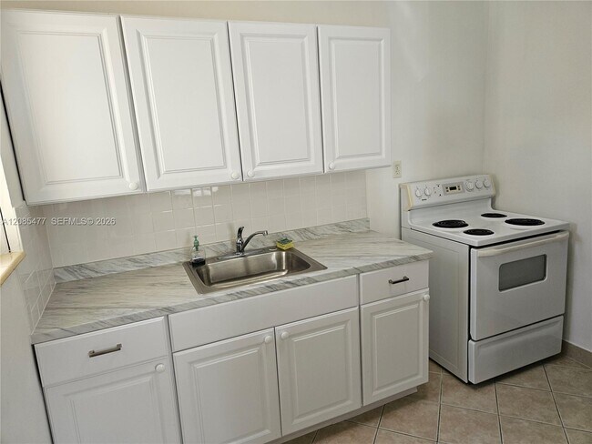 Building Photo - 145 SW 60th Ct