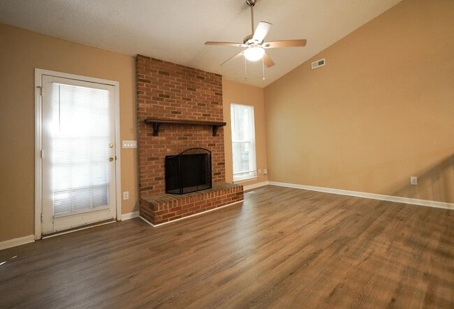 Building Photo - Mint Hill - 3 bed, 2 bath Large fenced bac...