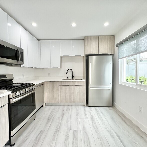 Building Photo - 2034 S Garth Ave
