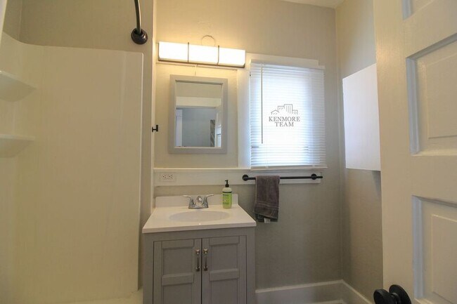 Building Photo - 310 N 2nd Ave