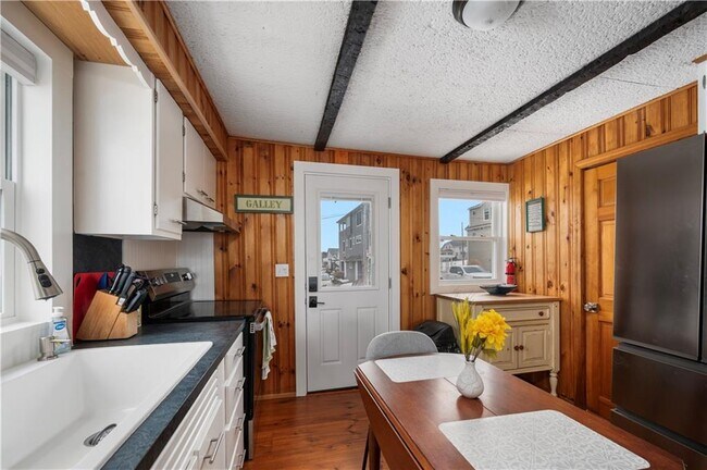 Building Photo - 28 Glenwood Ave