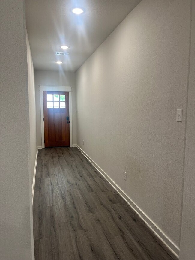 Building Photo - 2853 S Hills Ave