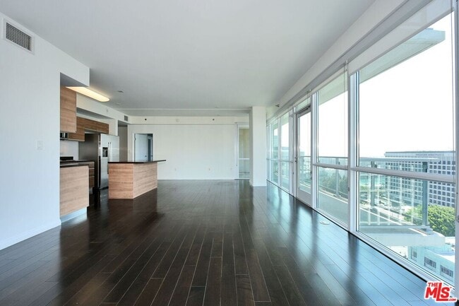 Building Photo - 3785 Wilshire Blvd