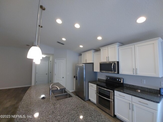 Building Photo - 208 Midway Park Dr