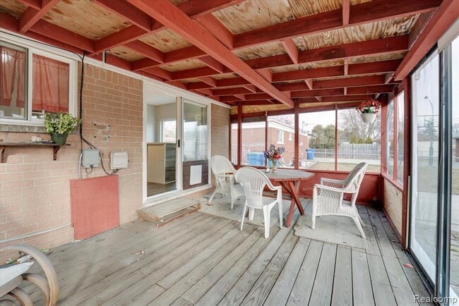 Building Photo - 32536 Warner Dr