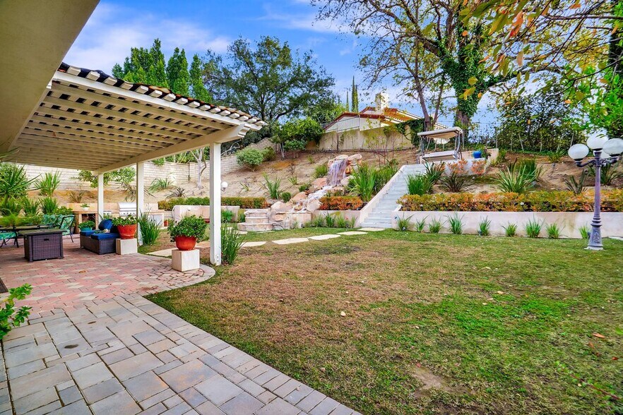 Building Photo - 23022 Peacock Ct