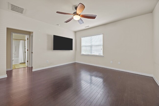 Building Photo - 4320 Lyman Ave