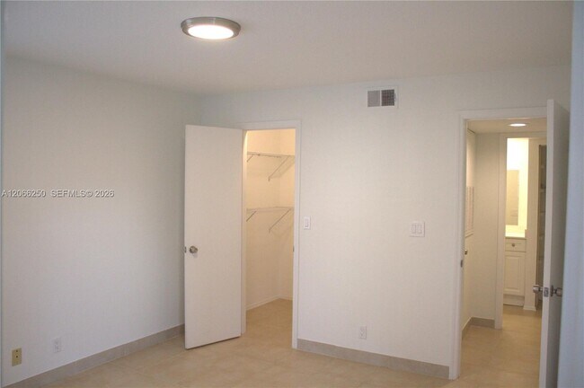 Building Photo - 2826 S University Dr