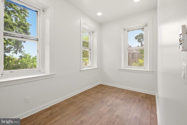 Building Photo - 6012 Ridge Ave
