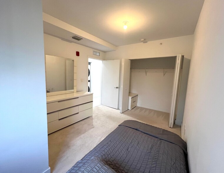 Building Photo - 2651 NE 212th Ter