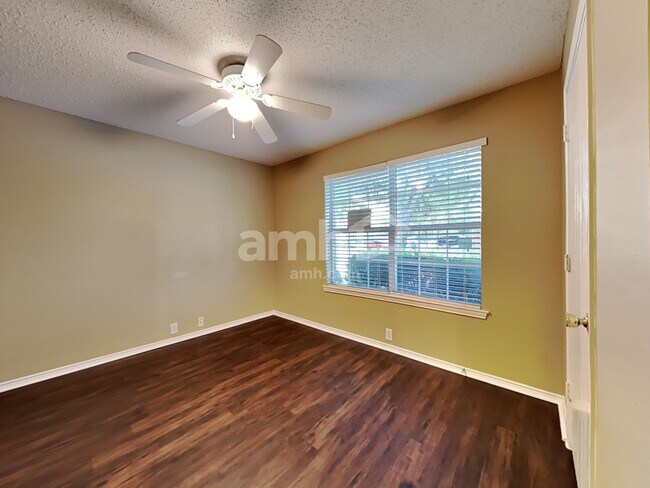 Building Photo - 1420 Mosscreek Dr