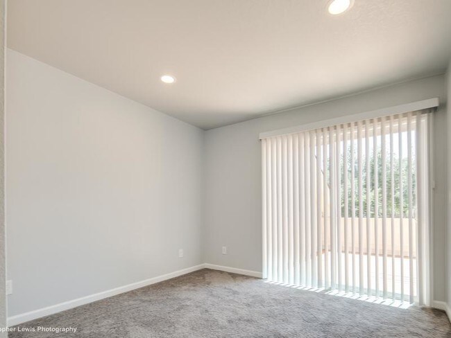 Building Photo - 1140 Poplar Ave