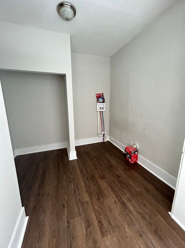 Building Photo - 800-806 N 8th / 718 Union