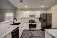 Building Photo - 2016 Ravenscroft Dr