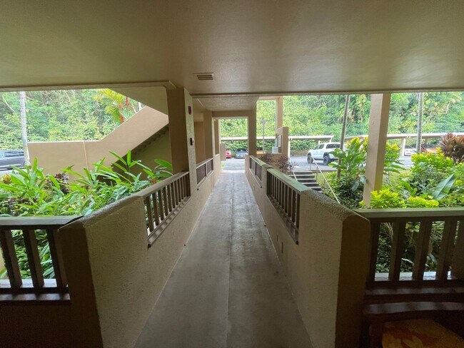 Building Photo - Beautiful 2 bedroom, 2 bath townhome
