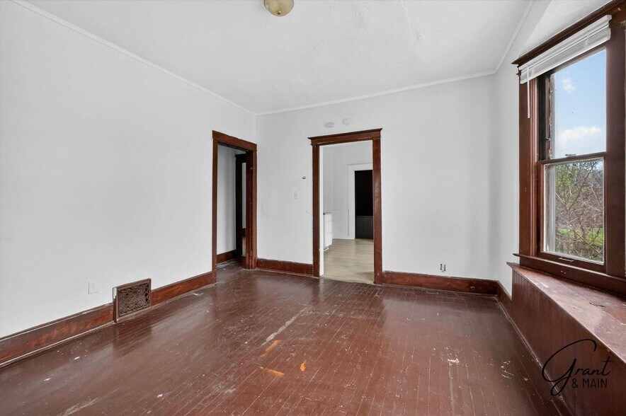 Building Photo - 127/129 W. Buena Vista - AIS-HASE LLC