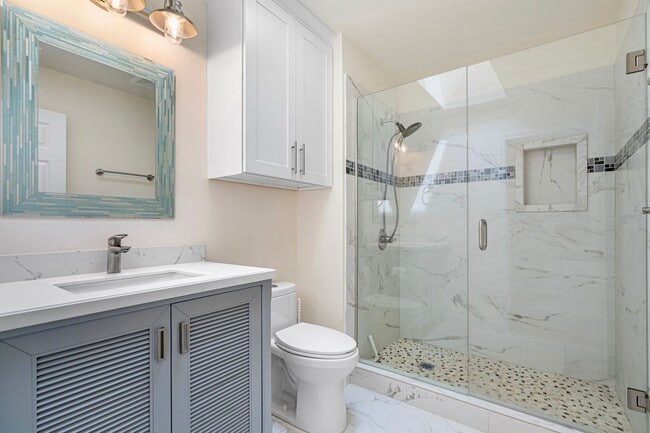 Building Photo - Timeless NW Craftsman in Sammamish | 4BR +...