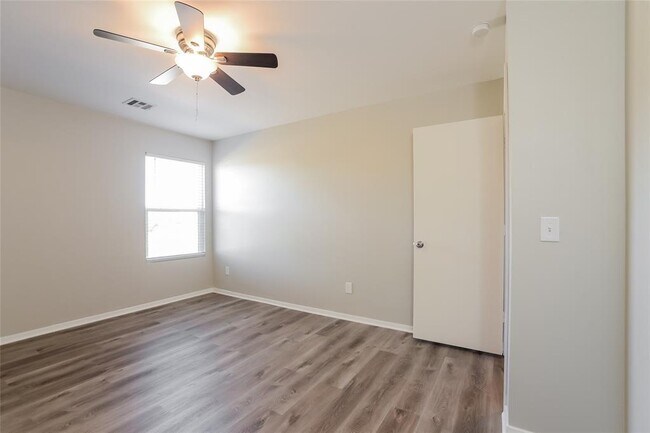 Building Photo - 5713 Gadwall Rd