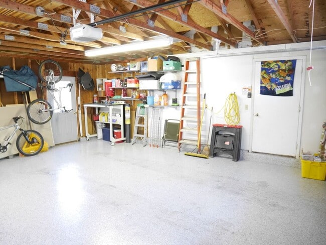 Building Photo - Your Next Home Awaits! Single Family Home ...