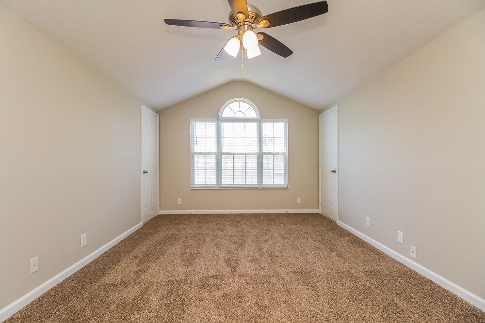 Building Photo - 2122 Loudenslager Dr