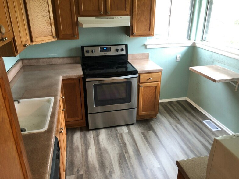 Building Photo - 301 Pepper Mill Ct