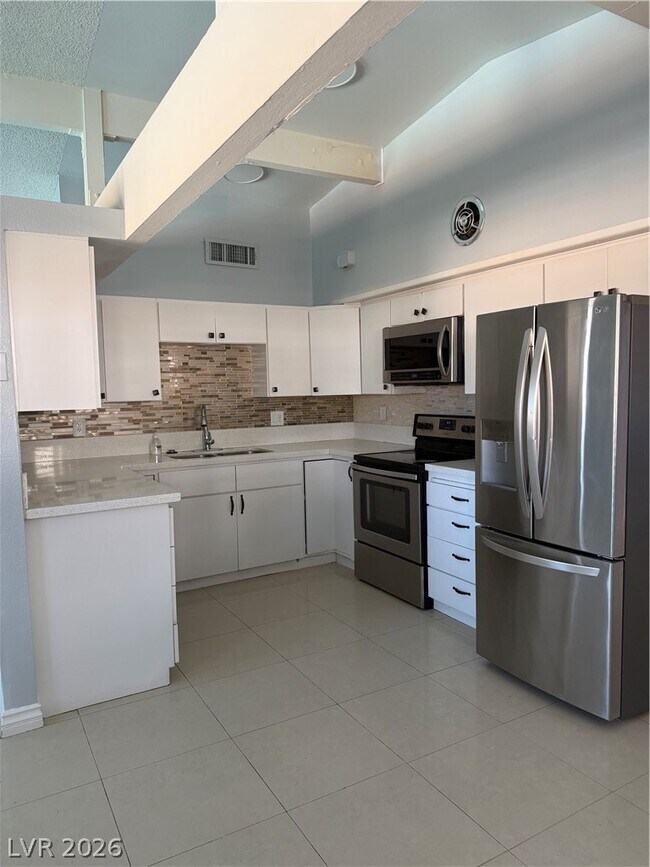 Building Photo - 6200 Lawton Ave