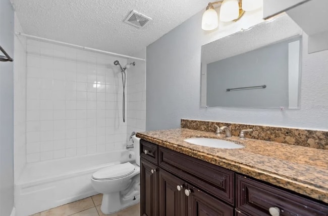 Building Photo - Spacious Renovated 3-Bedroom Condo with Balcony & Amenities – Prime Orlando Location