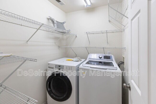 Building Photo - 1405 S Glenleigh Ct