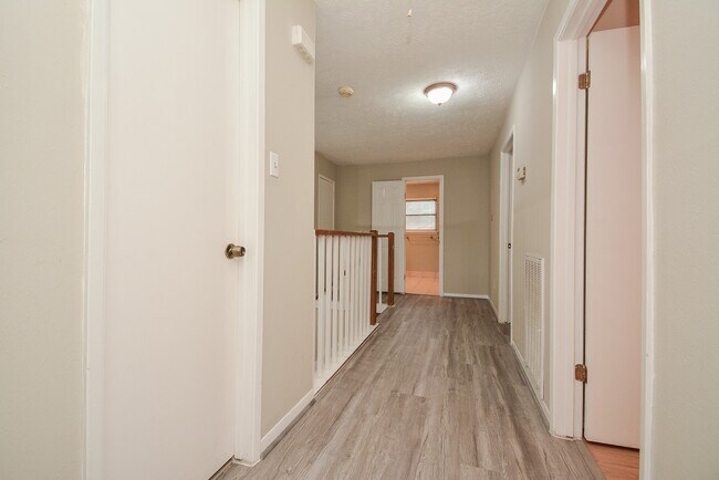 Building Photo - 21318 Park Valley Dr