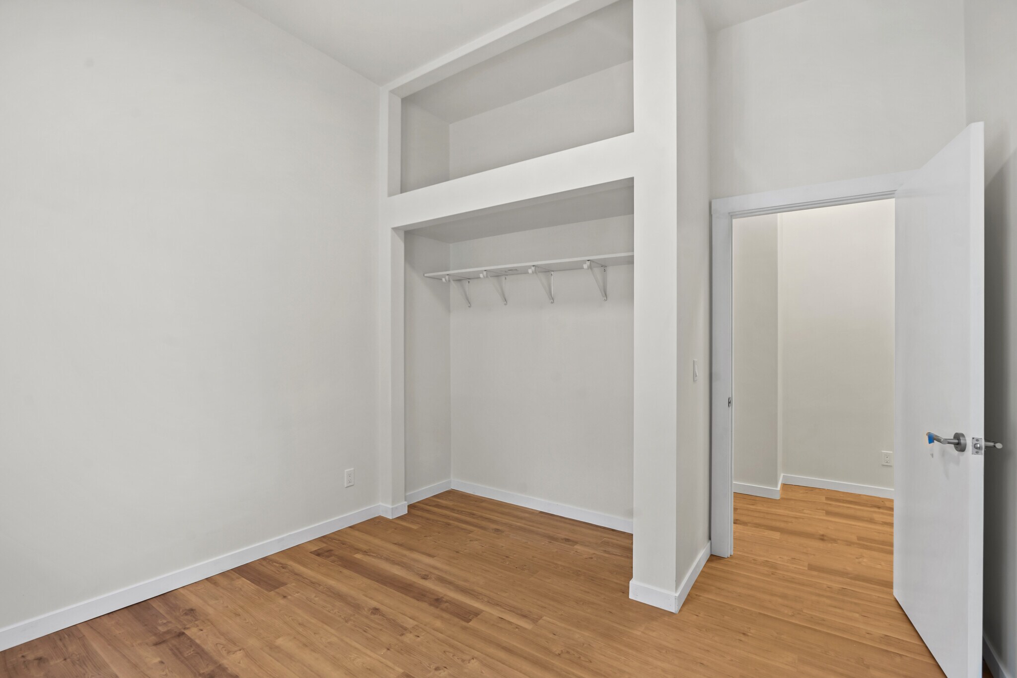 Building Photo - 1387 Oak St