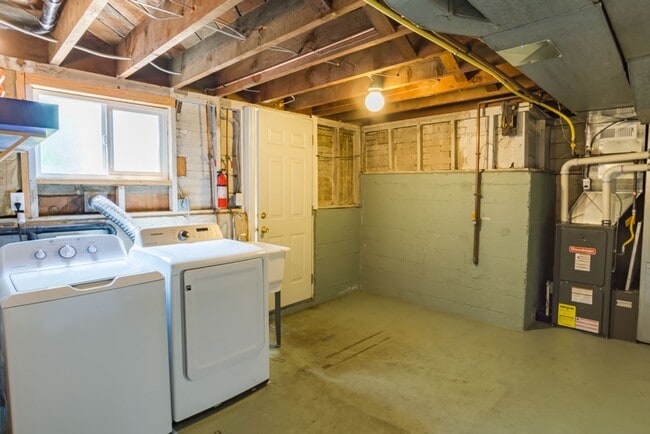 Building Photo - 2bd/1.75ba Seattle House