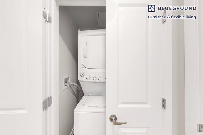 Building Photo - 555 President St