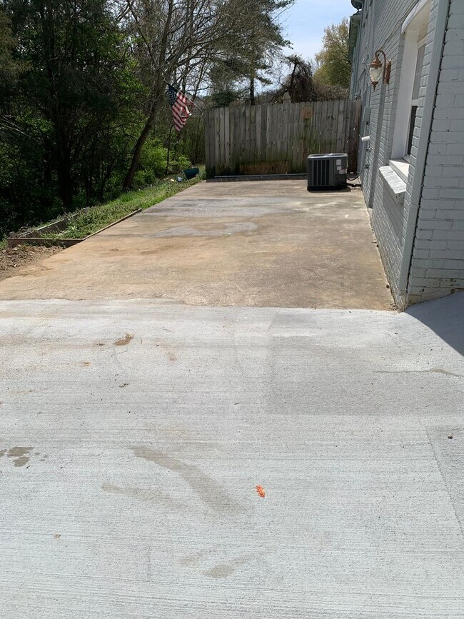 Building Photo - 4762 Trenton Dr