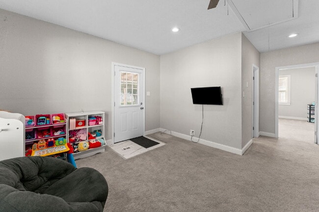 Building Photo - 254 Pocahontas Pl