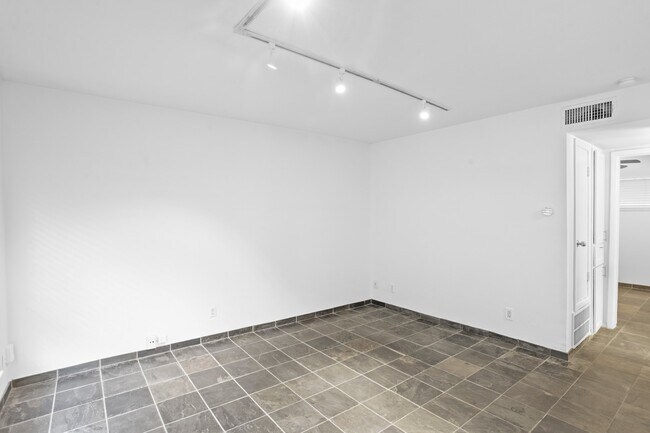 Building Photo - 3602 Garrott St