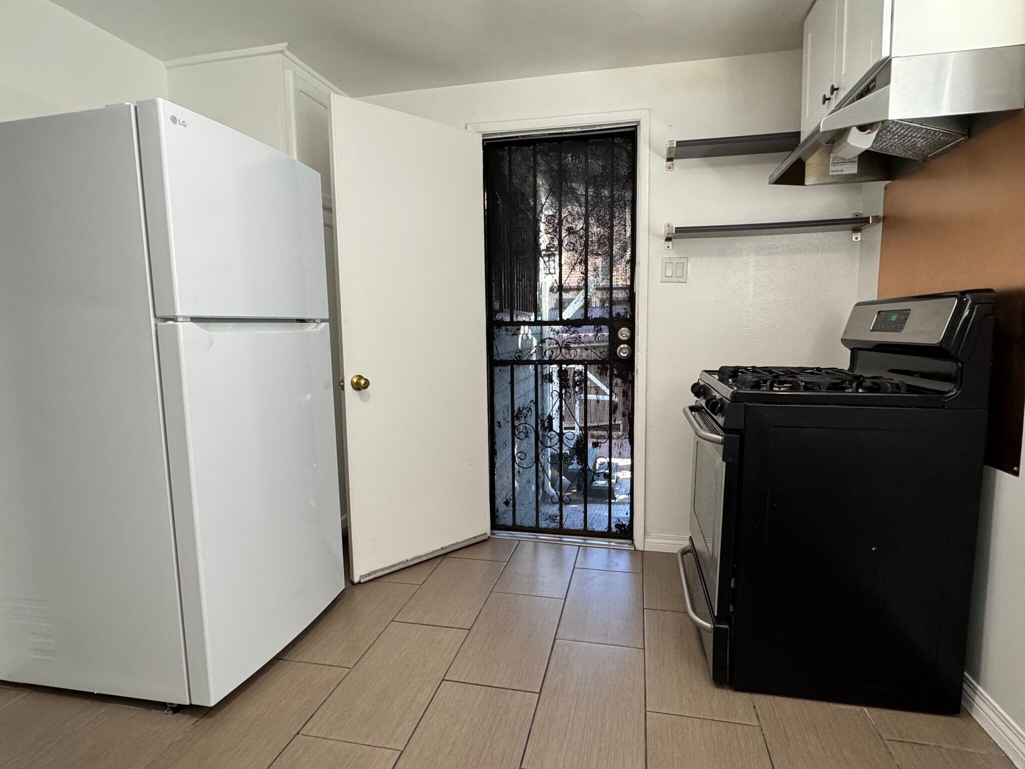 Building Photo - 534 E 19th St