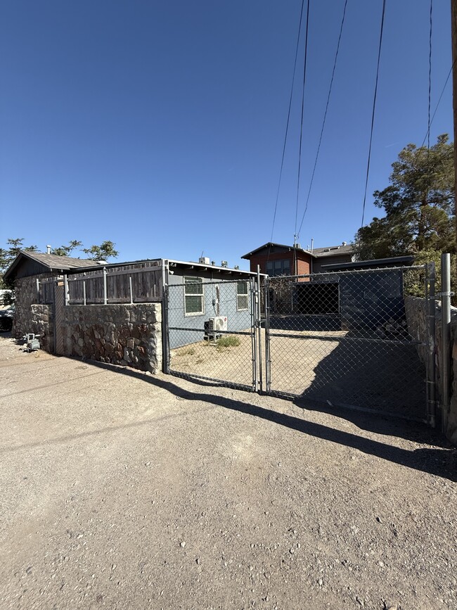 Building Photo - 4410 Trowbridge Dr
