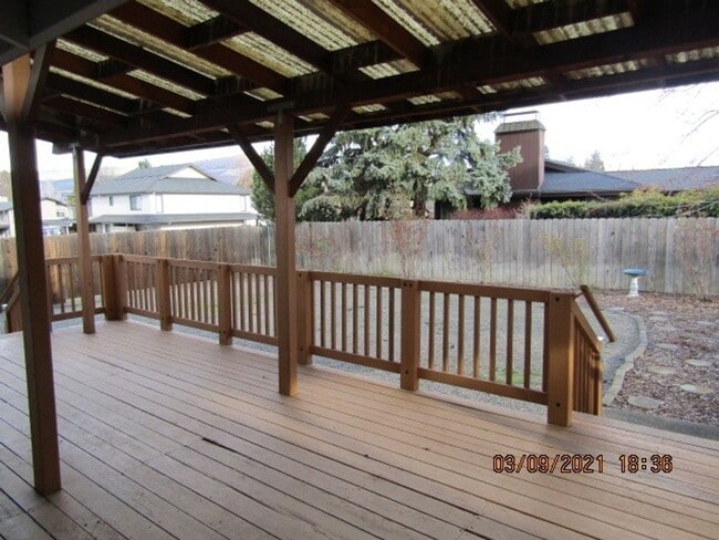 Building Photo - 3 bedroom, 2 bathroom, in East Medford