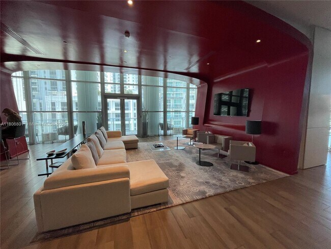 Building Photo - 1100S S Miami Ave