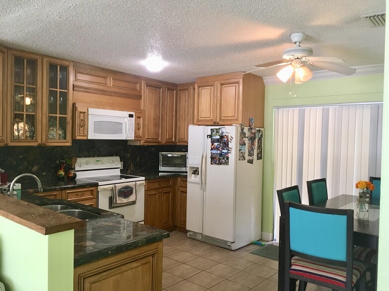 Building Photo - 3781 Roan Ct E