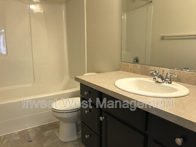 Building Photo - 13114 NE 56th Cir