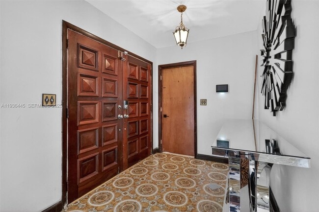 Building Photo - 135 South Dr