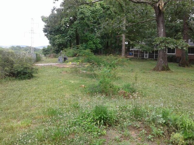 Building Photo - 948 Hickory Dr
