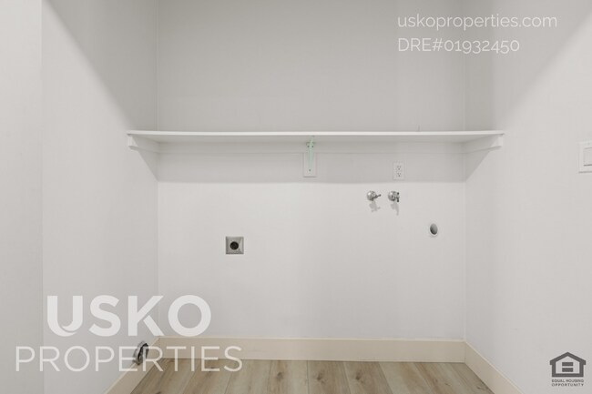 Building Photo - "Spacious 3-Bed Condo with 2 Baths in Citr...