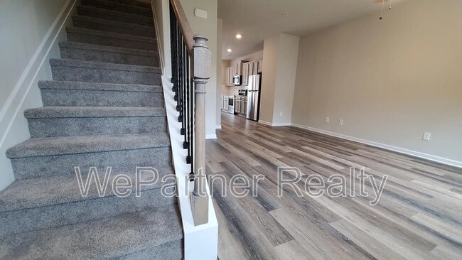 Building Photo - 1055 Bayrose Cir